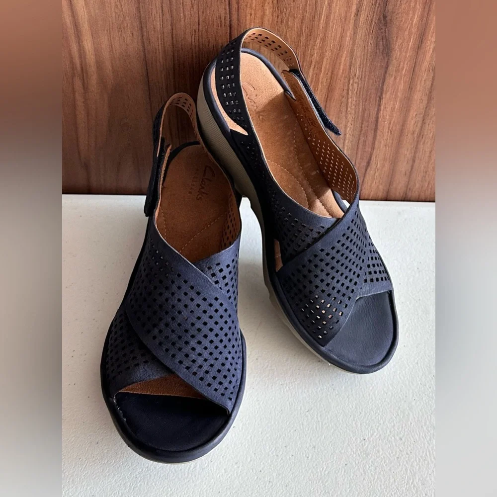NWOT. CLARKS - WOMENS REEDLY VARIEL SANDAL Size 7.5M - Picture 2 of 13